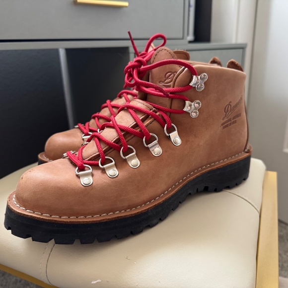 Danner Mountain Light Women’s Boots size 10 - Picture 2 of 4